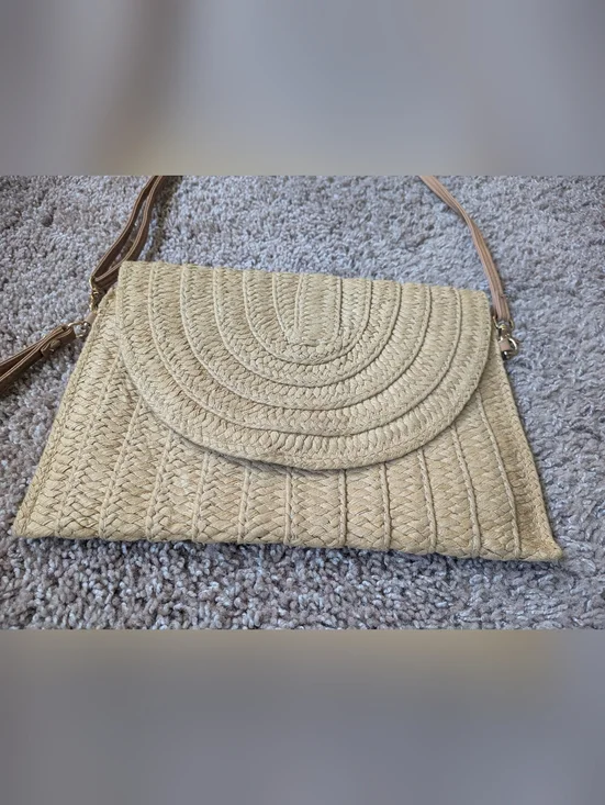 Woven Straw Envelope Adjustable Crossbody Clutch - Picture 3 of 11